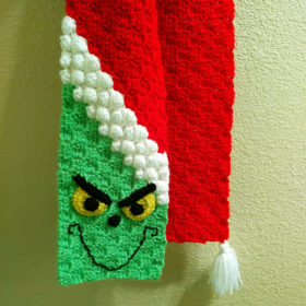 Grinch Scarf closeup