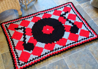 wiggly crochet rug