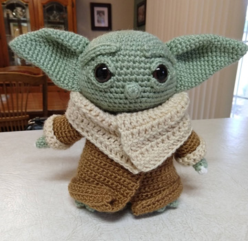 Baby Yoda with toes smaller