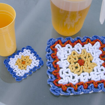 wiggly crochet hot pad set