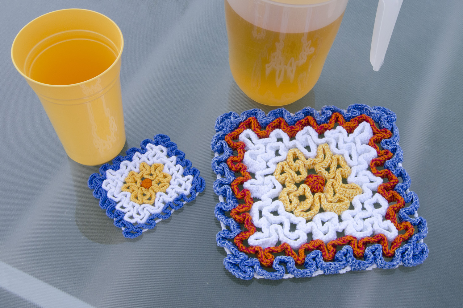 wiggly crochet hot pad set